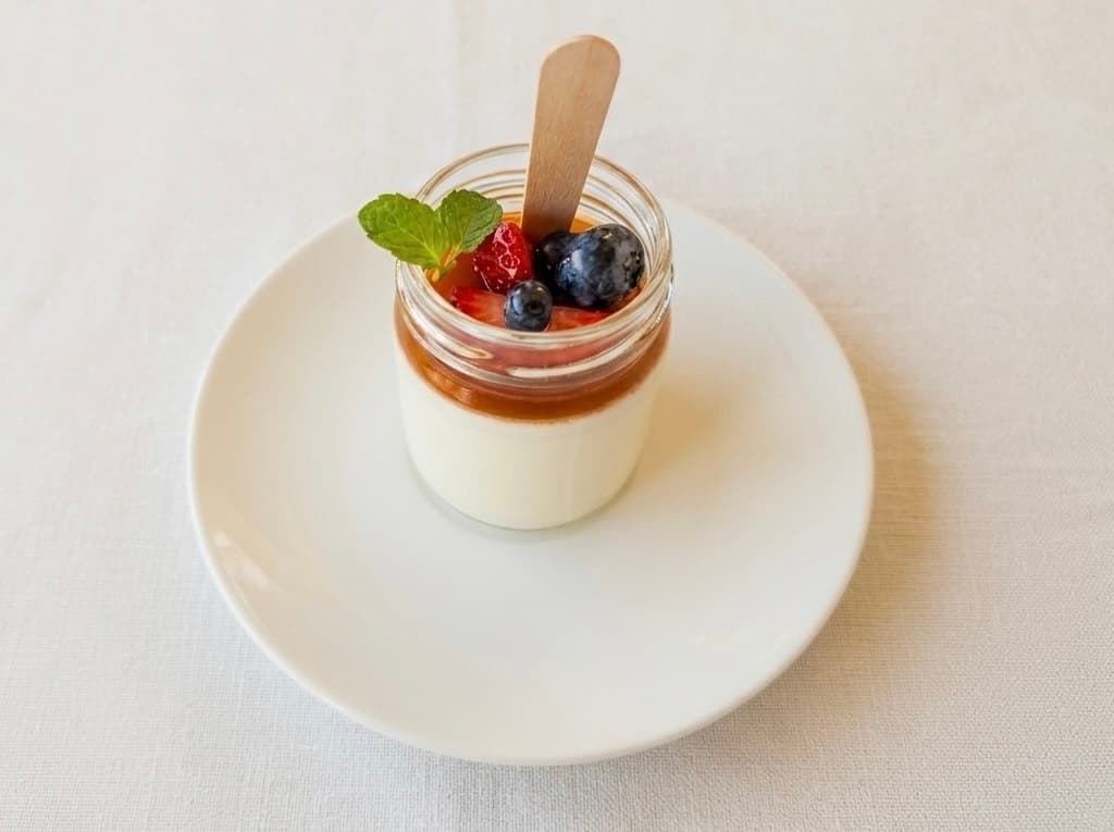 Waniliowa Panna Cotta z truskawkami
